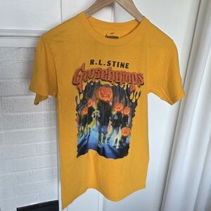 Goosebumps Yellow Short Sleeve "Attack of the Jack-O'-Lanterns" by R.L. Stine Sm